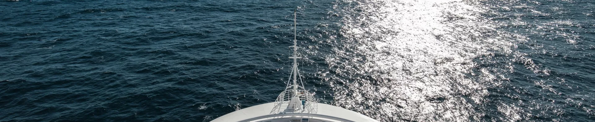 Croisière organisée VS croisière en solo : quelles différences et avantages ?