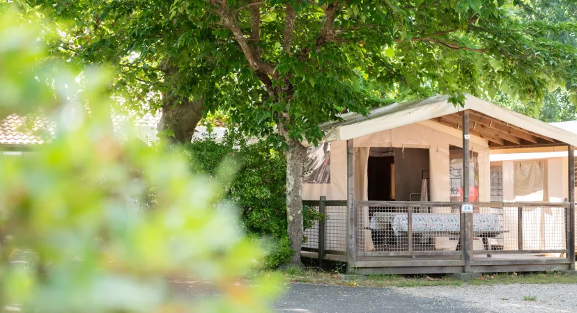 Vue extérieure d'un lodge © Marine Monteils Photographe