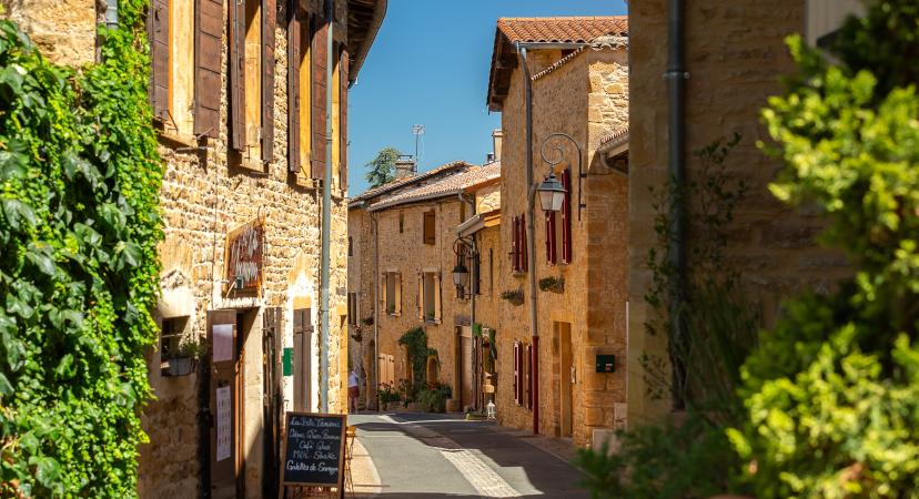 Beaujolais, sur les chemins des pierres dorées ©Etienne Ramousse Beaujolais Tourisme