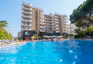 Hôtel de l'extérieur avec sa piscine