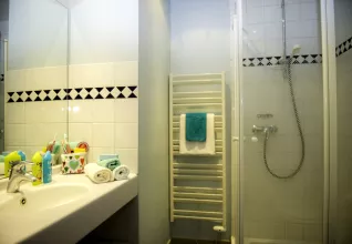 Salle de bain chambres 4 personnes village vacances ATC Argentière-Chamonix