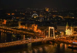 Pont Élisabeth en pleine nuit
