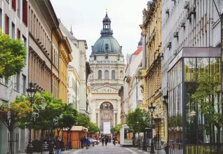 Rue de Budapest avec une vue sur la basilique Saint-Étienne 