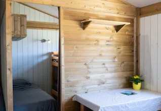 Salle à manger d'un lodge confort © Marine Monteils Photographe