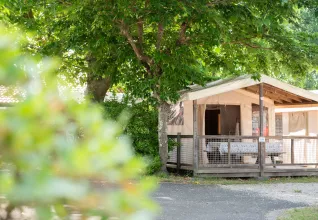 Vue extérieure d'un lodge © Marine Monteils Photographe