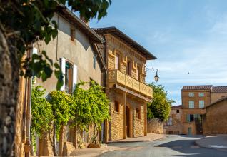 Beaujolais, sur les chemins des pierres dorées ©Etienne Ramousse Beaujolais Tourisme