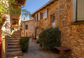 Beaujolais, sur les chemins des pierres dorées ©Etienne Ramousse Beaujolais Tourisme